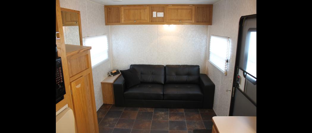 Spacious Two-Roomer Actor Trailers